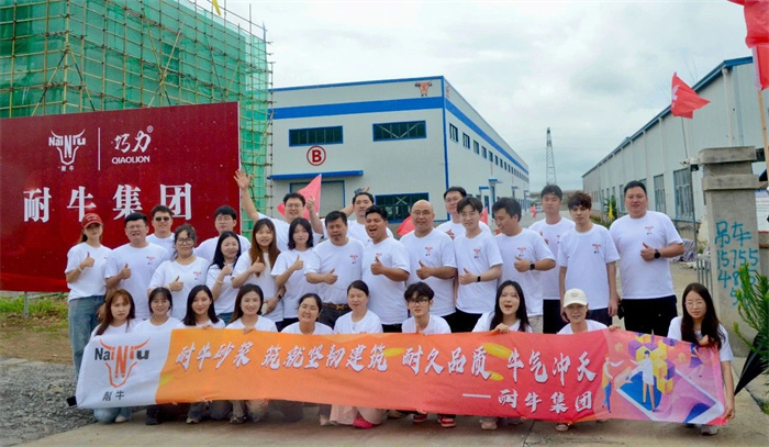 耐牛集團團建賦能新引擎：探秘工廠，鍛造建材銷售鐵軍.